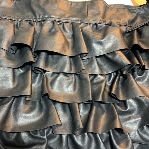 Bueno black faux leather ruffled tier shoulder bag - Picture 7 of 8